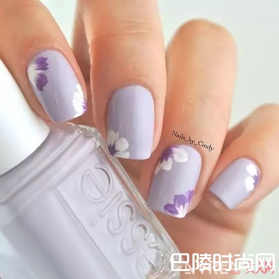 花朵元素美甲_十大春季流行美甲，快来为你的指甲换新装！