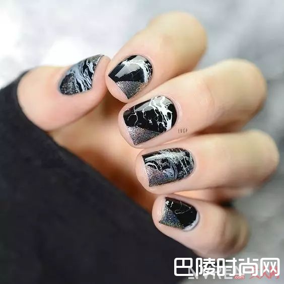 大理石元素美甲_十大春季流行美甲，快来为你的指甲换新装！
