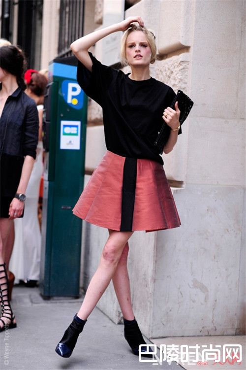 A字裙搭配时尚_优雅气质美女选什么样式的半身裙是最佳选择？