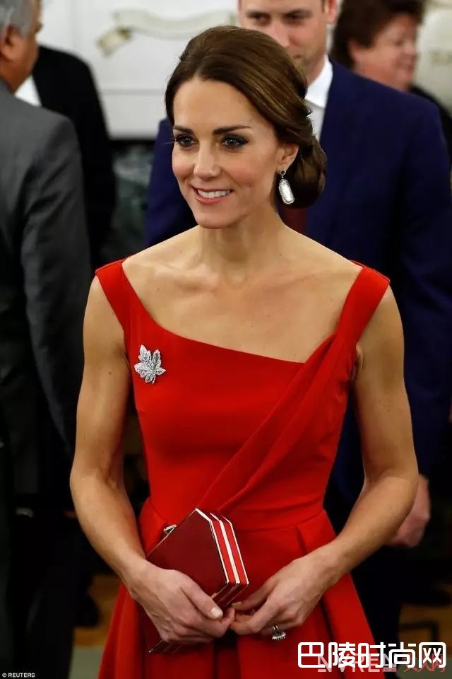 名人爱穿Preen_UGG变成仙女鞋了？居然还能配礼服裙穿