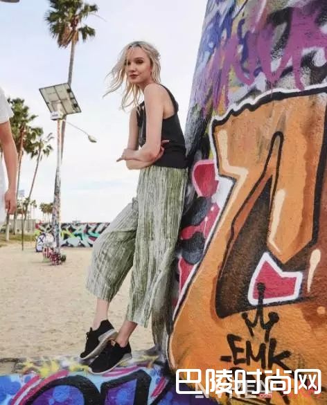 UGG各种鞋款_UGG变成仙女鞋了？居然还能配礼服裙穿