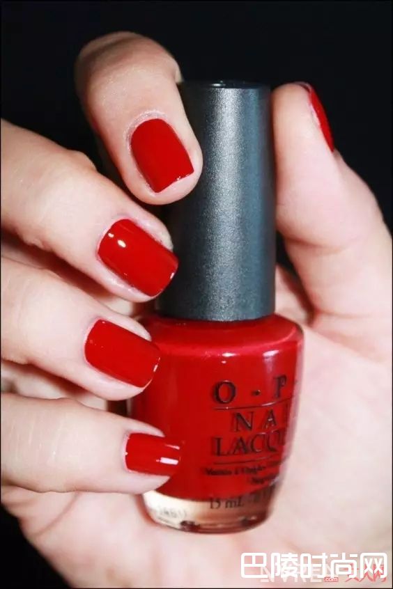 纯色美甲_十大春季流行美甲，快来为你的指甲换新装！