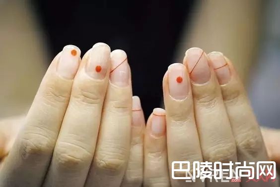 线条元素美甲_十大春季流行美甲，快来为你的指甲换新装！