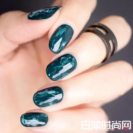 大理石元素美甲_十大春季流行美甲，快来为你的指甲换新装！