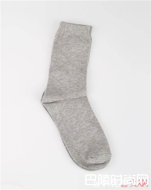 袜子颜色如何选择_细节才能让你美起来 袜子就该这么穿才能凸显你