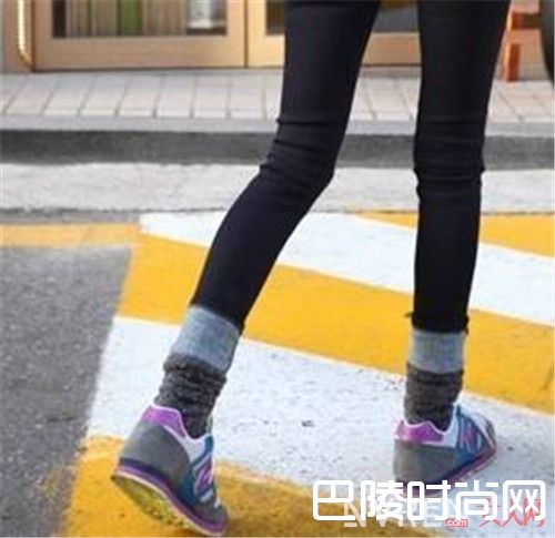 袜子如何搭配鞋_细节才能让你美起来 袜子就该这么穿才能凸显你