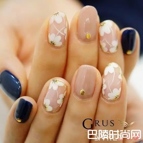 花朵元素美甲_十大春季流行美甲，快来为你的指甲换新装！