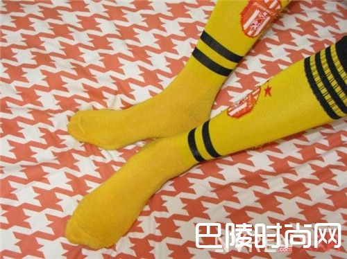 袜子如何成为亮点_细节才能让你美起来 袜子就该这么穿才能凸显你