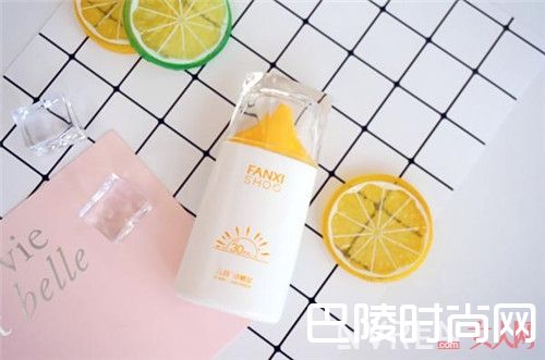 凡茜物理防晒液推荐理由_换季护肤很重要！哪几款护肤好物可以让你肌肤水嫩如初