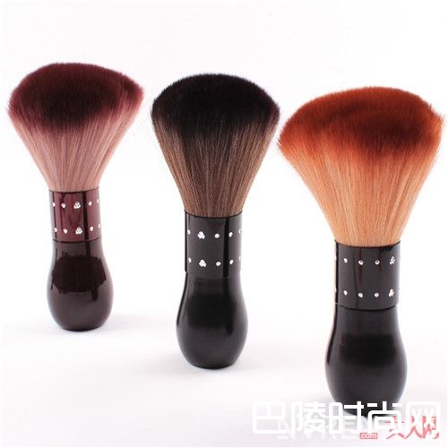 腮红怎么选_你会用腮红吗 会用腮红可以减龄 感觉get吧