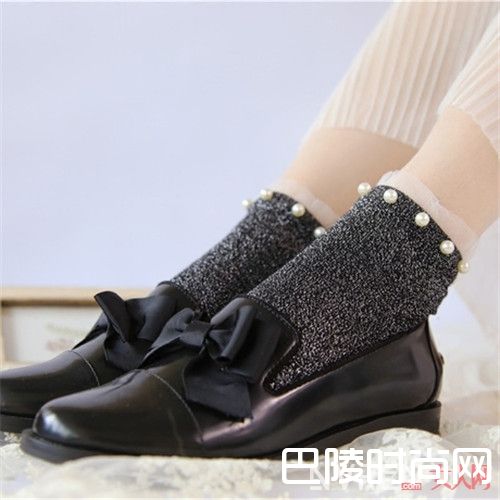 撕边阔腿裤和什么搭配时尚_潮流推荐:最近流行的8大潮品都有哪些