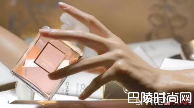 Chanel Mademoiselle变形金刚便携香水_有腔调当然有灵魂，这些香水妥妥地喷出气质