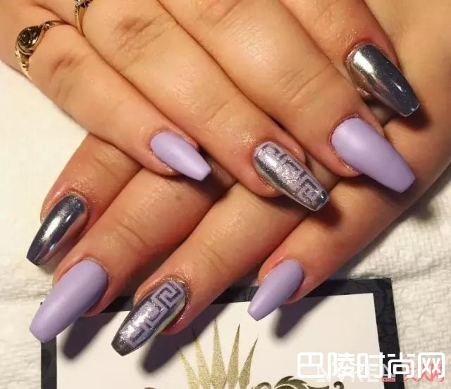 VERSACE美甲_做一款Gucci、Valentino、Chanel限量款美甲，才配得上我攒钱买的包包