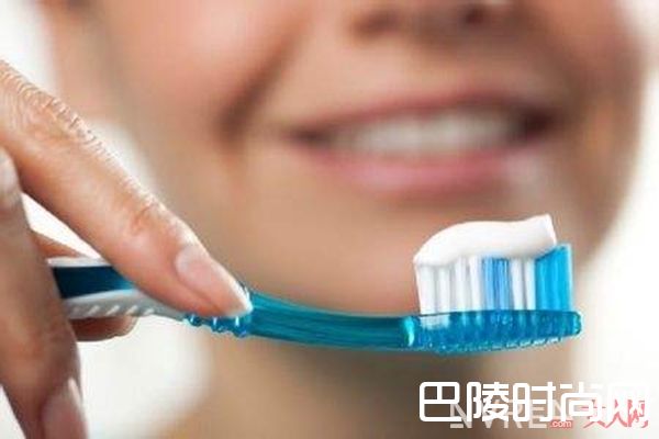 如何选择牙膏_怎样才能有一口小白牙？ 17款牙膏使用报告