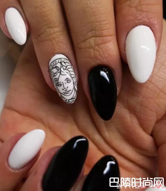 VERSACE美甲_做一款Gucci、Valentino、Chanel限量款美甲，才配得上我攒钱买的包包