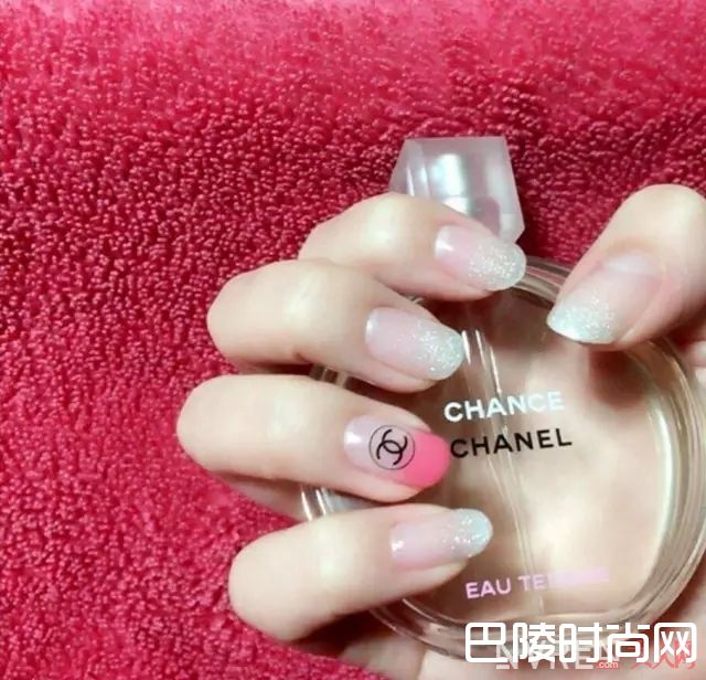 CHANEL美甲_做一款Gucci、Valentino、Chanel限量款美甲，才配得上我攒钱买的包包