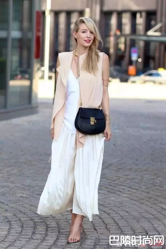 阔腿裤配一字带高跟鞋_最时髦的阔腿裤穿不好，很可能是你不会搭鞋子！