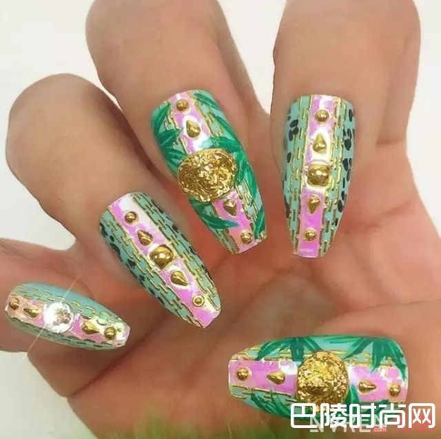 VERSACE美甲_做一款Gucci、Valentino、Chanel限量款美甲，才配得上我攒钱买的包包