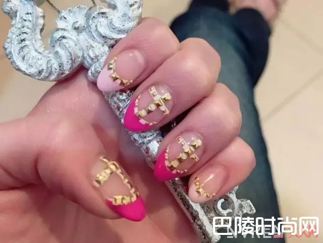 VALENTINO美甲_做一款Gucci、Valentino、Chanel限量款美甲，才配得上我攒钱买的包包