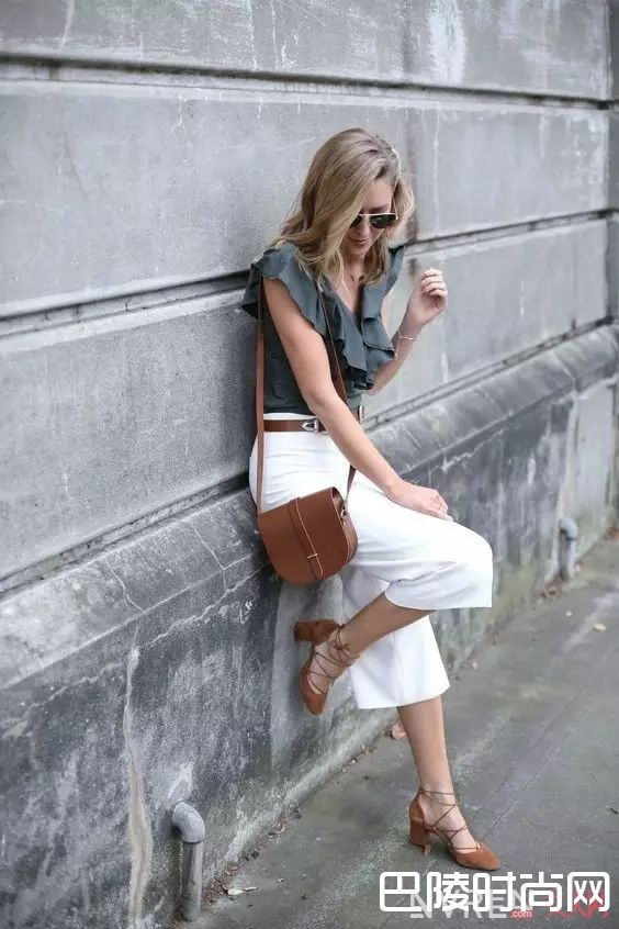 阔腿裤配绑带高跟鞋_最时髦的阔腿裤穿不好，很可能是你不会搭鞋子！