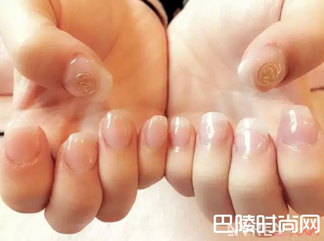 CHANEL美甲_做一款Gucci、Valentino、Chanel限量款美甲，才配得上我攒钱买的包包