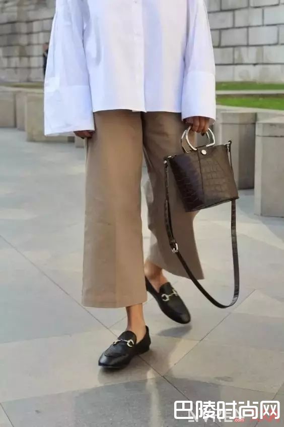 阔腿裤配乐福鞋_最时髦的阔腿裤穿不好，很可能是你不会搭鞋子！