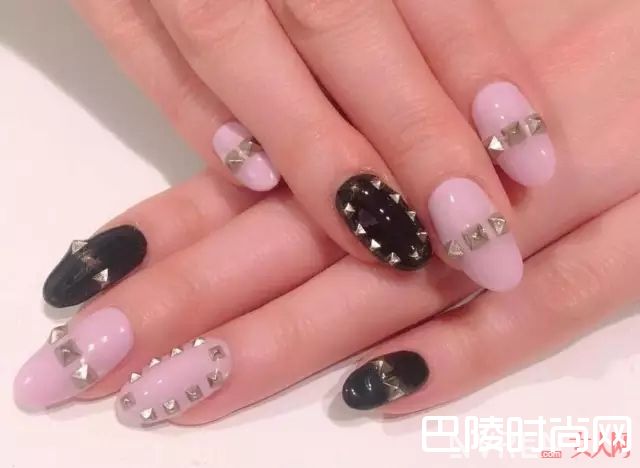 VALENTINO美甲_做一款Gucci、Valentino、Chanel限量款美甲，才配得上我攒钱买的包包