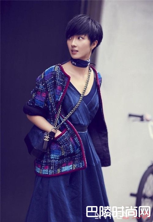 Chanel Gabrielle包包有几种背法_2017买什么包包潮流?这10款包买哪个都不会错!