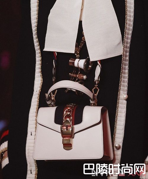 Gucci Sylvie包包简介_2017买什么包包潮流？这10款包买哪个都不会错！
