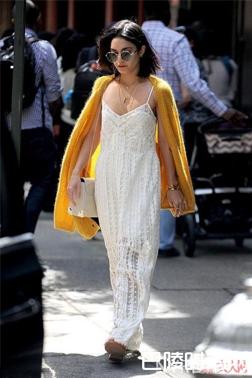 细肩带吊带裙针织衫可以穿出彩吗_时尚资讯：春夏叠穿新时髦搭配 针织衫加吊带裙