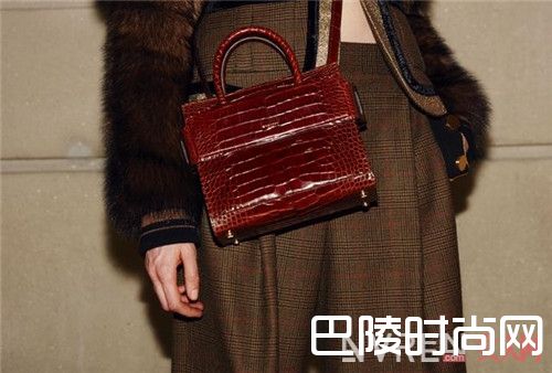 TOD'S SELLA折耳包简介_2017买什么包包潮流？这10款包买哪个都不会错！