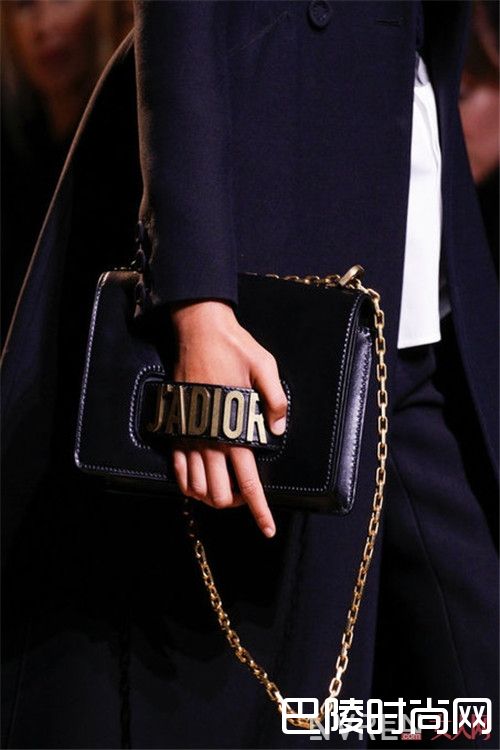 DIOR J'ADIOR包包简介_2017买什么包包潮流？这10款包买哪个都不会错！