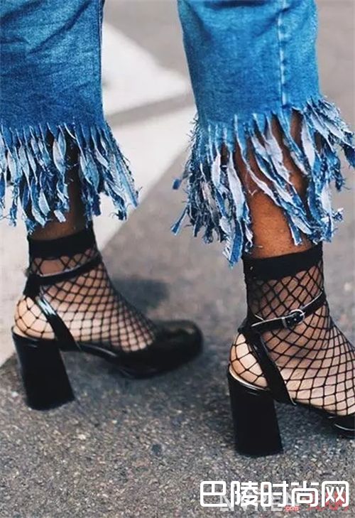 今年最热的渔网袜_今年最in的袜子 帮你轻松摆出凹造型