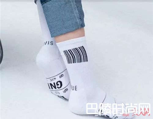 经典的白袜_今年最in的袜子 帮你轻松摆出凹造型
