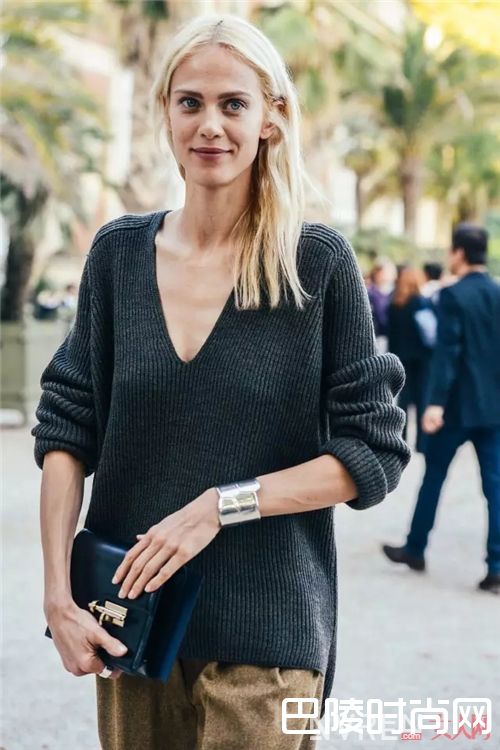 怎么穿搭显脸小_脸大怎么办？有了这些小技巧就不怕啦！