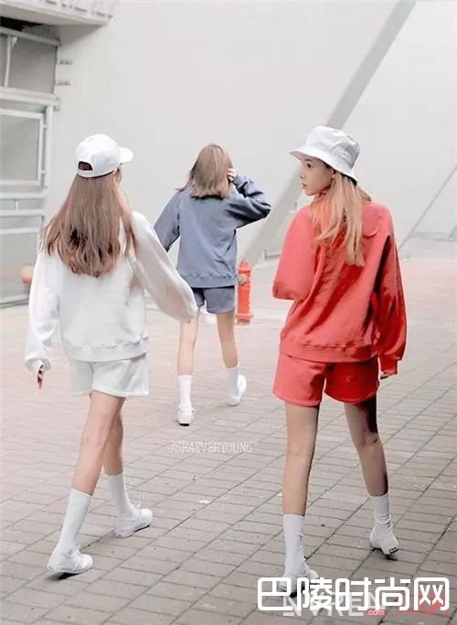 经典的白袜_今年最in的袜子 帮你轻松摆出凹造型