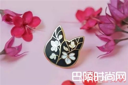 带花系列之腮红与饰品_春天就该和花朵在一起！这些花朵单品必不可少