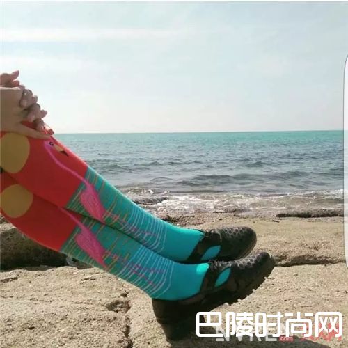 学生气息的过膝袜_今年最in的袜子 帮你轻松摆出凹造型