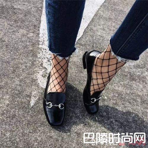 今年最热的渔网袜_今年最in的袜子 帮你轻松摆出凹造型