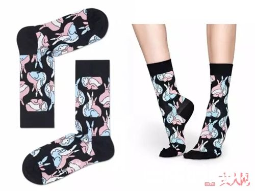 绚丽的彩色中筒袜_今年最in的袜子 帮你轻松摆出凹造型