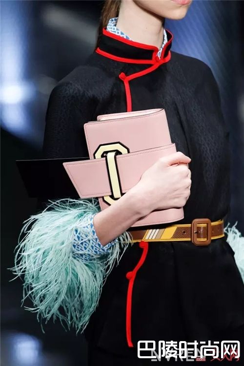 Prada包包推荐_今年要流行的这些包包 我都帮你找好了!
