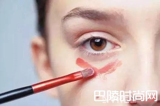 遮黑眼圈_比整容还狠的变美小窍门，你get了吗？