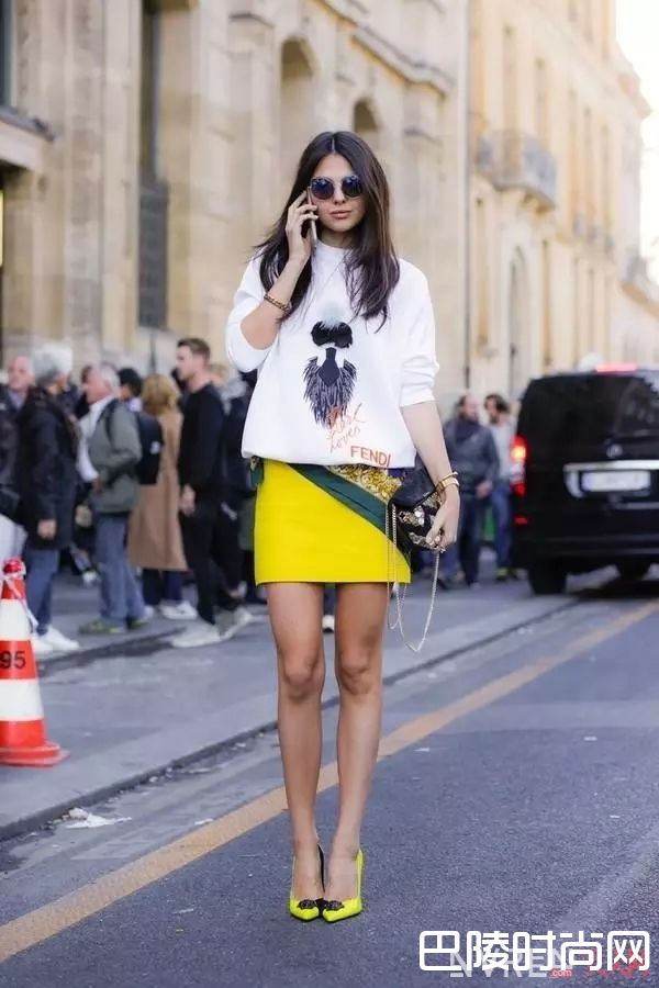 樱草黄_开春穿什么？2017年十大流行色让你美成一道风景线