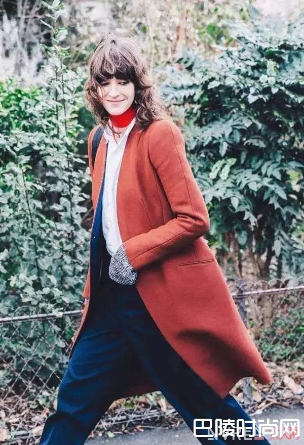 火焰红_开春穿什么？2017年十大流行色让你美成一道风景线