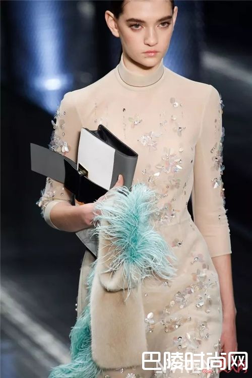 Prada包包推荐_今年要流行的这些包包 我都帮你找好了!