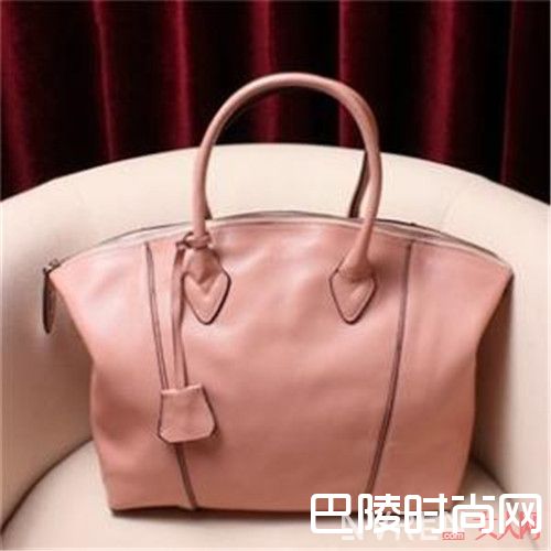 包袋介绍_这是女生衣橱必备单品 成为女神的必需品你有几件