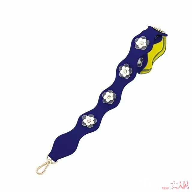 High cheeks_小包大行其道，今年春夏还能买这些千元小众包！