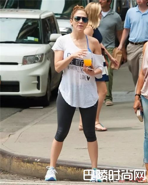 单肩如何搭配内衣_夏天来了 5种款式内衣穿搭术满足你应付潮流款!