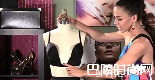 深V如何搭配内衣_夏天来了 5种款式内衣穿搭术满足你应付潮流款!