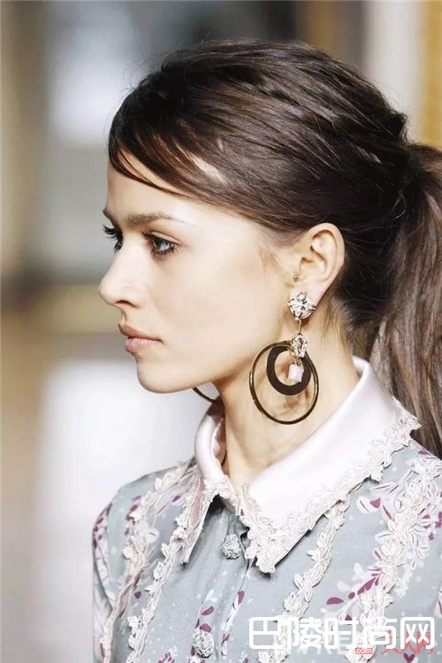 大圆圈耳环怎么戴_时髦又瘦脸 今年最火的3款耳环正在向你招手